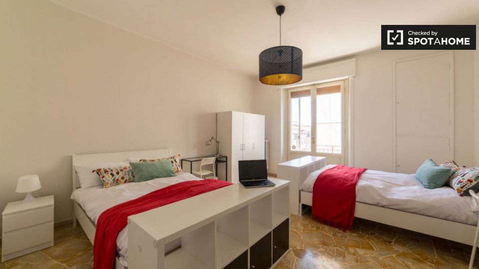 Immagine 1 di Camera condivisa in affitto  in Viale dei Mille a Firenze