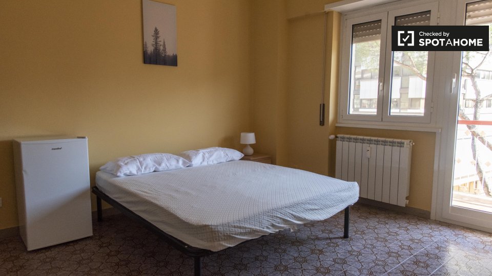 Immagine 7 di Camera condivisa in affitto  in Via Antonino Pio a Roma