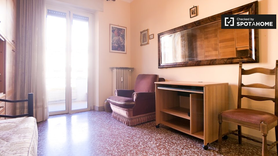 Immagine 4 di Camera condivisa in affitto  in Via Fezzan a Roma