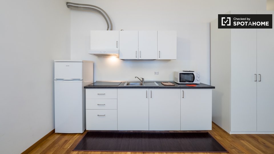 Immagine 4 di Ufficio in affitto  in Via Enrico Cosenz a Milano