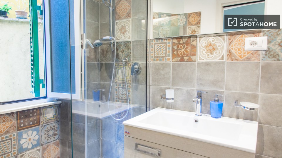 Immagine 6 di Camera condivisa in affitto  in Via Amerigo Vespucci a Roma