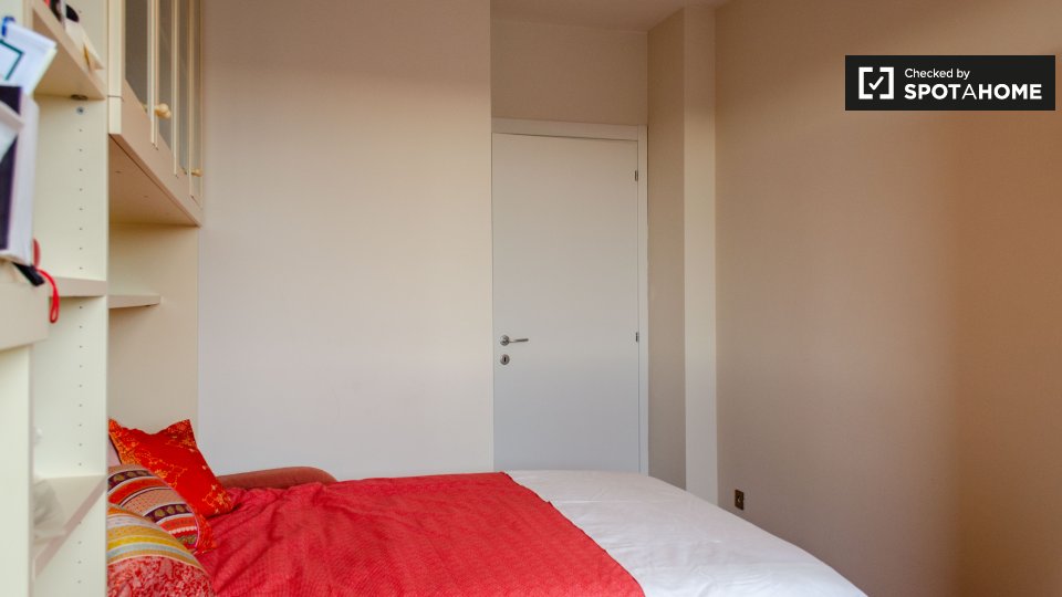 Immagine 4 di Camera condivisa in affitto  in Via Benedetto Croce, 00142 Roma RM, Italy a Roma