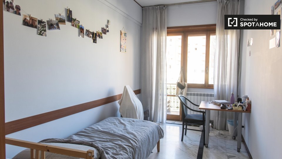 Immagine 1 di Camera condivisa in affitto  in Via Siria a Roma