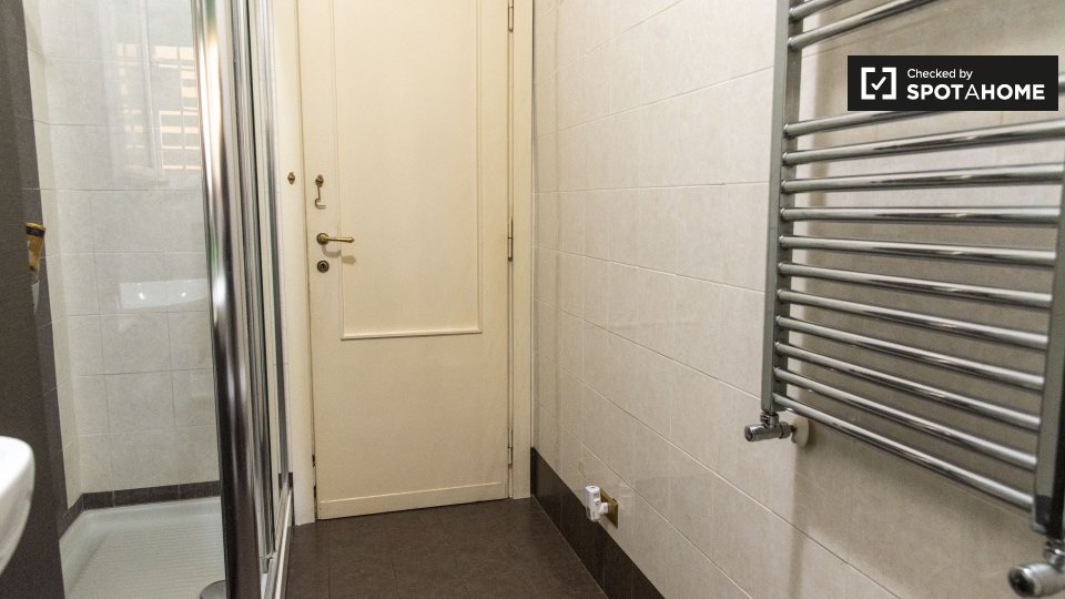 Immagine 7 di Camera condivisa in affitto  in Via di Torrevecchia a Roma