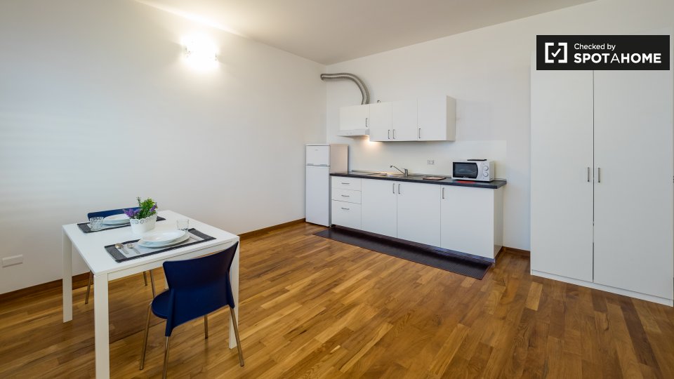 Immagine 3 di Ufficio in affitto  in Via Enrico Cosenz a Milano