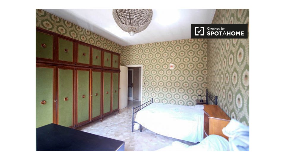 Immagine 3 di Camera condivisa in affitto  in Piazza San Giovanni Bosco a Roma