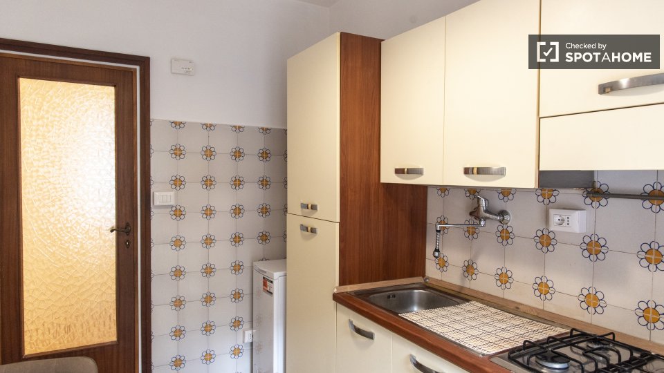 Immagine 15 di Camera condivisa in affitto  in Via Antonino Pio a Roma