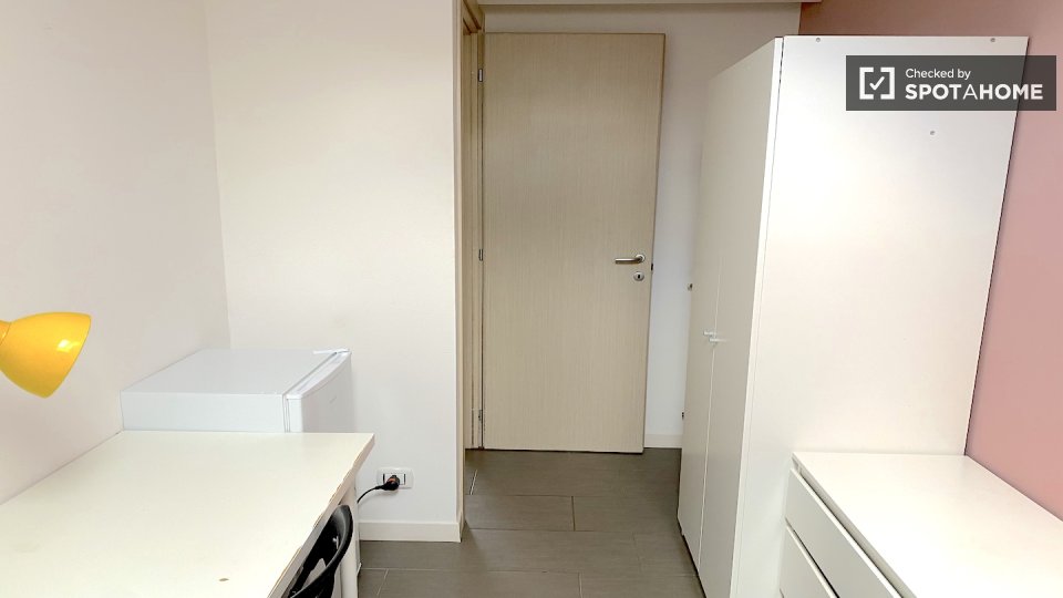 Immagine 2 di Camera condivisa in affitto  in Via di Carcaricola a Roma