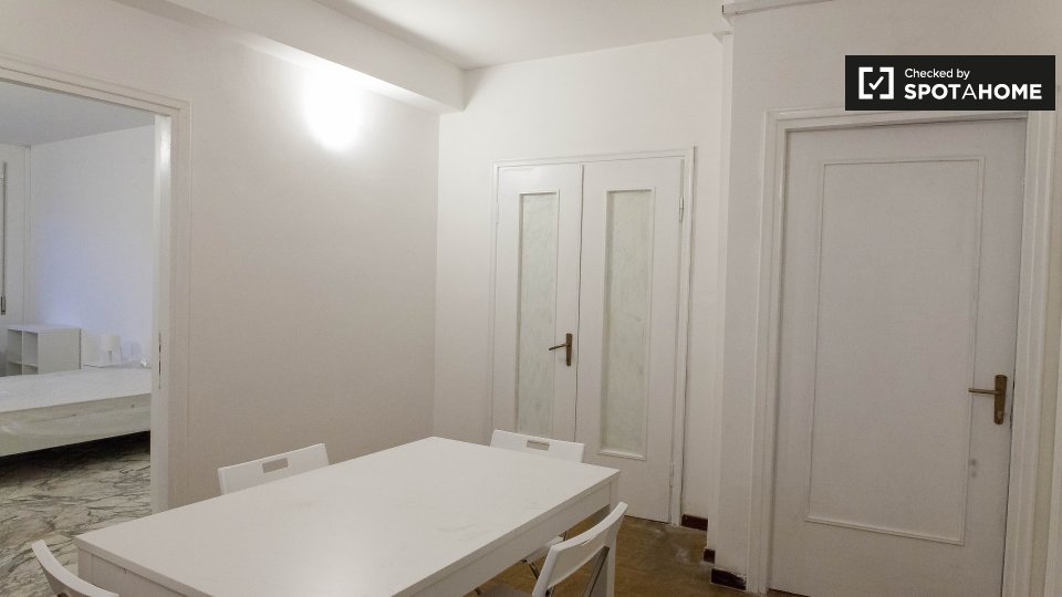 Immagine 10 di Camera condivisa in affitto  in Via Paola Falconieri a Roma