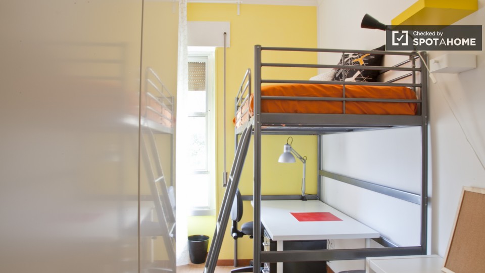 Immagine 4 di Camera condivisa in affitto  in Viale Libia a Roma