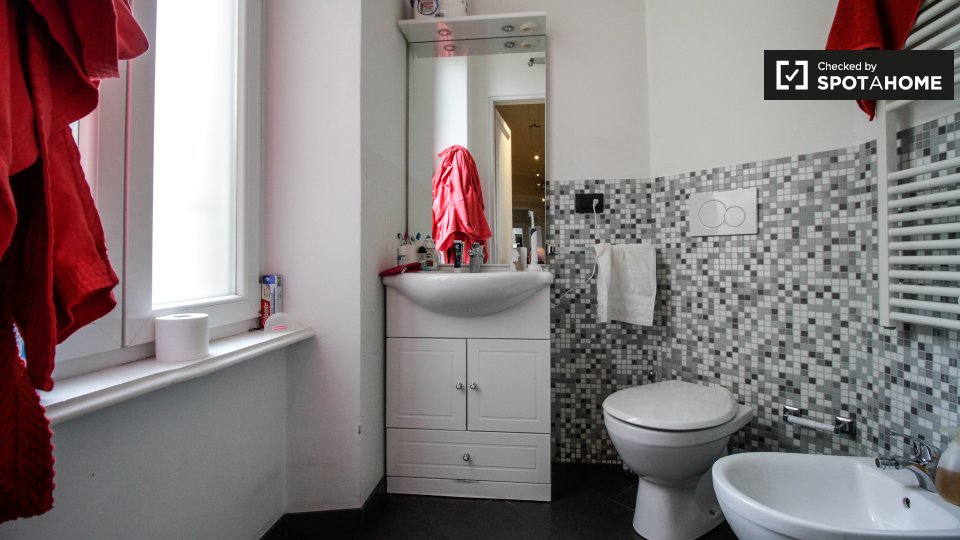 Immagine 12 di Camera condivisa in affitto  in Corso S. Maurizio a Torino