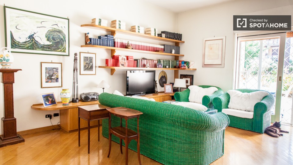 Immagine 5 di Camera condivisa in affitto  in Via Coviello a Roma