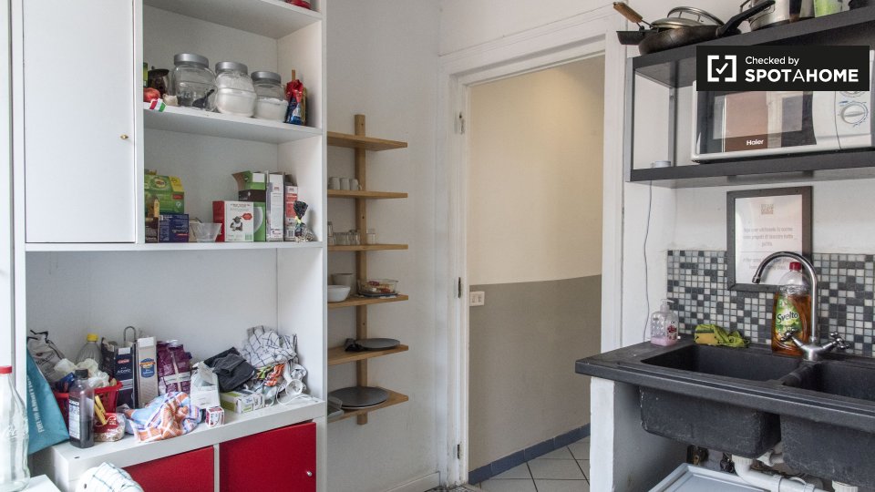 Immagine 7 di Camera condivisa in affitto  in Viale Regina Margherita, 00198 Roma RM, Italy a Roma