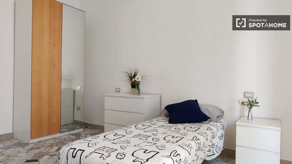 Immagine 18 di Camera condivisa in affitto  in Via Fratelli Rosselli a Milano