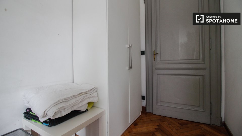 Immagine 4 di Camera condivisa in affitto  in Corso S. Maurizio a Torino