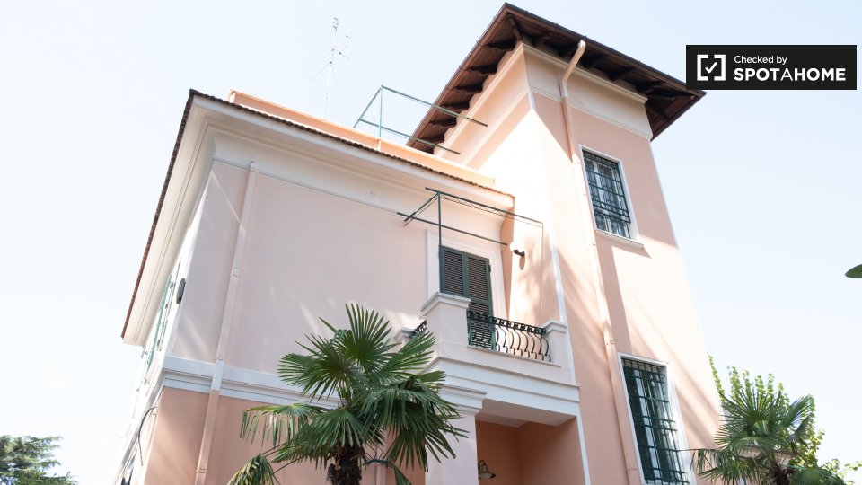 Immagine 15 di Appartamento in affitto  in Via dei Giovi a Roma