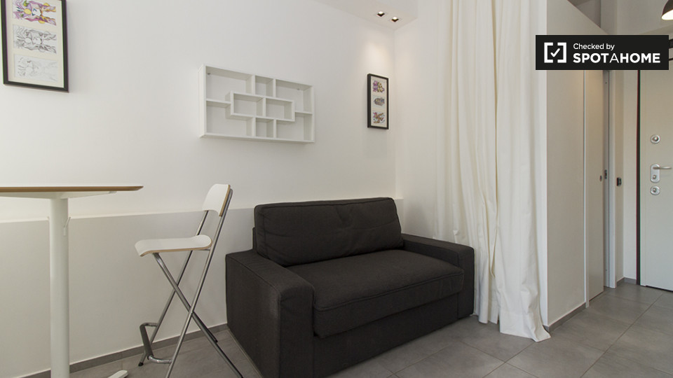 Immagine 6 di Ufficio in affitto  in Via Lorenteggio a Milano