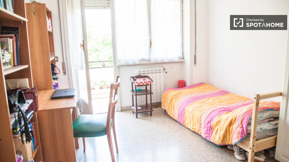 Immagine 9 di Camera condivisa in affitto  in Via Tuscolana a Roma