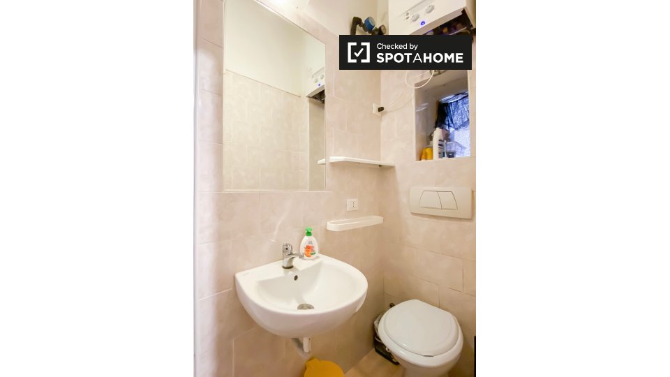 Immagine 7 di Camera condivisa in affitto  in Piazza Vittorio Emanuele II a Roma