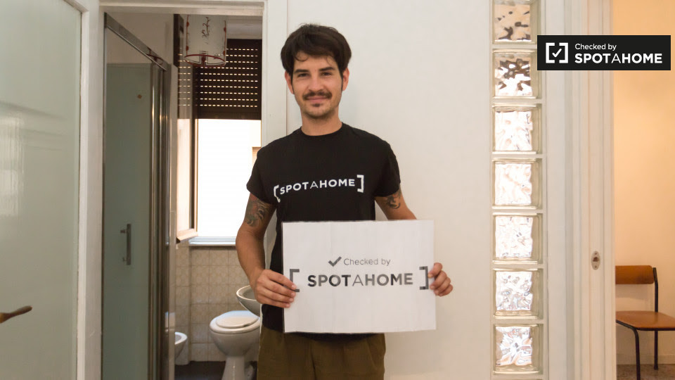 Immagine 16 di Camera condivisa in affitto  in Via Salasco a Milano