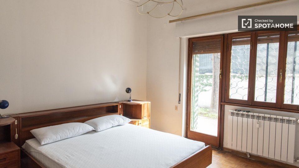 Immagine 15 di Camera condivisa in affitto  in Via dei Radiotelegrafisti a Roma