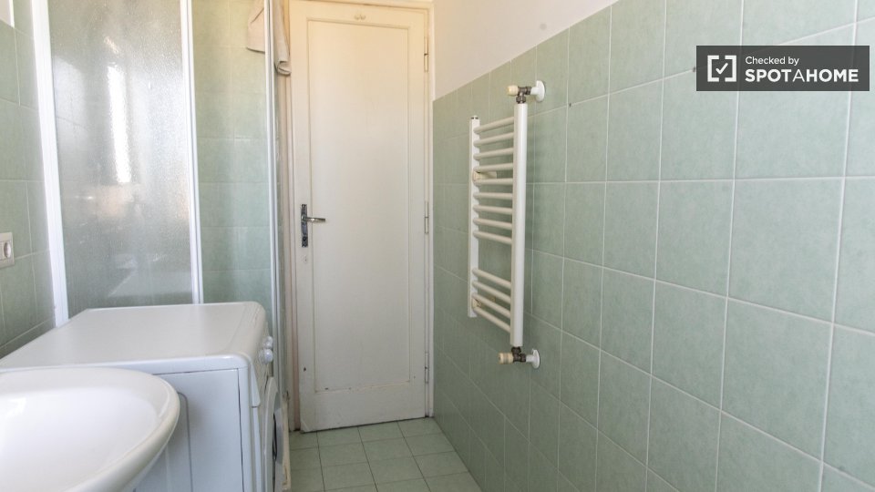 Immagine 5 di Appartamento in affitto  in Via Cesare Baronio a Roma