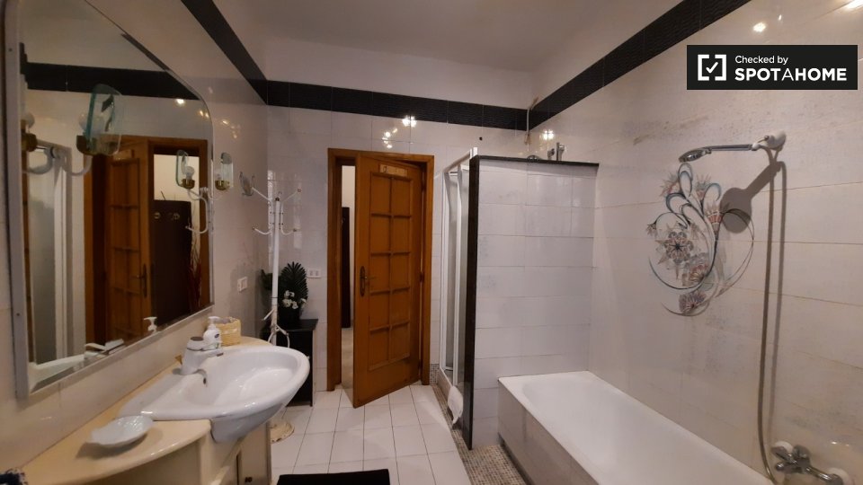 Immagine 14 di Appartamento in affitto  in Via Roma Libera a Roma