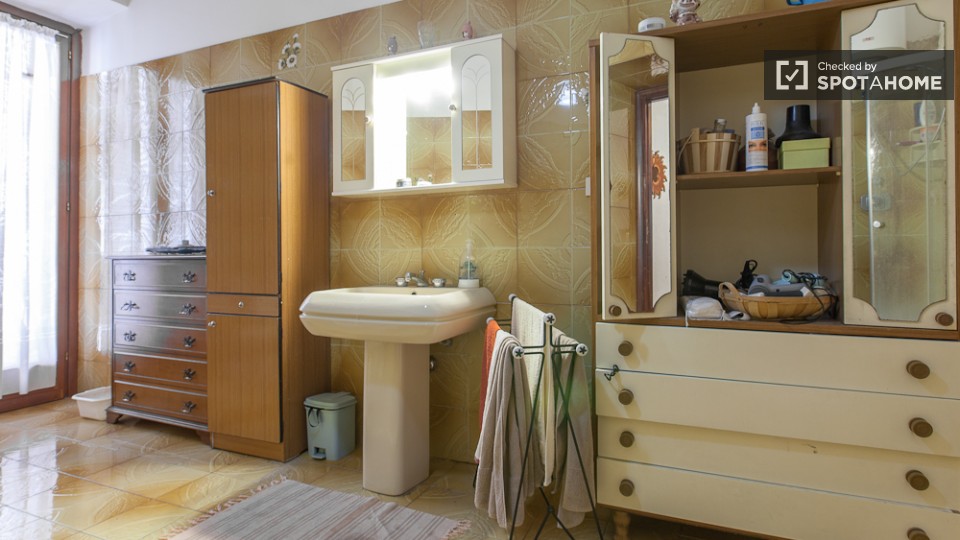 Immagine 15 di Camera condivisa in affitto  in Via Mecenate a Roma