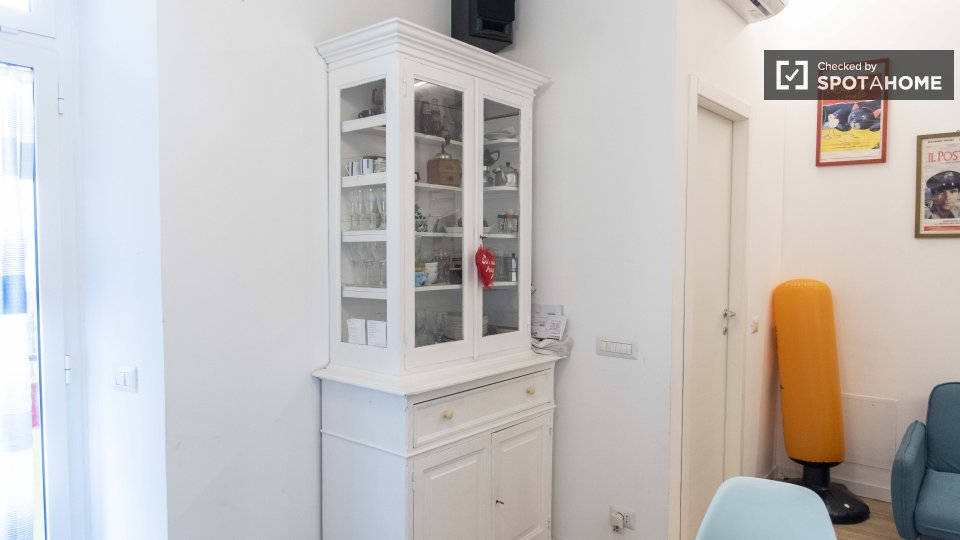 Immagine 12 di Camera condivisa in affitto  in Via Delle Azalee a Roma