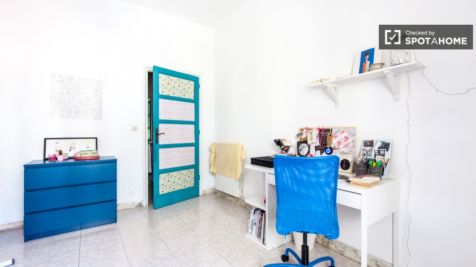 Immagine 4 di Camera condivisa in affitto  in Via delle Cave a Roma