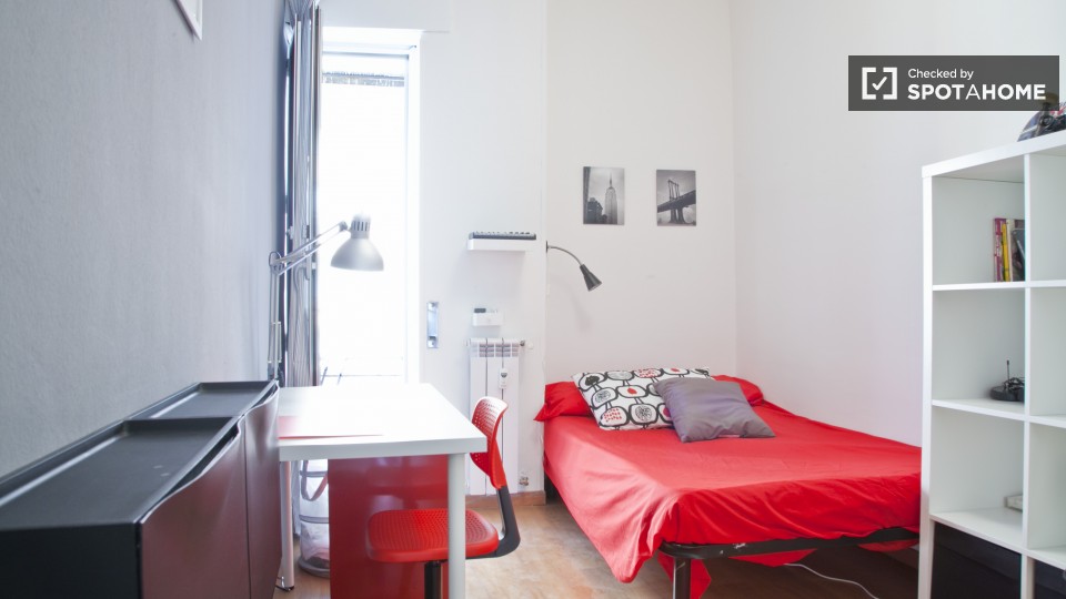 Immagine 18 di Camera condivisa in affitto  in Viale Libia a Roma