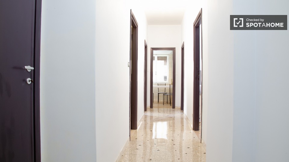 Immagine 13 di Camera condivisa in affitto  in Via Calpurnio Fiamma a Roma