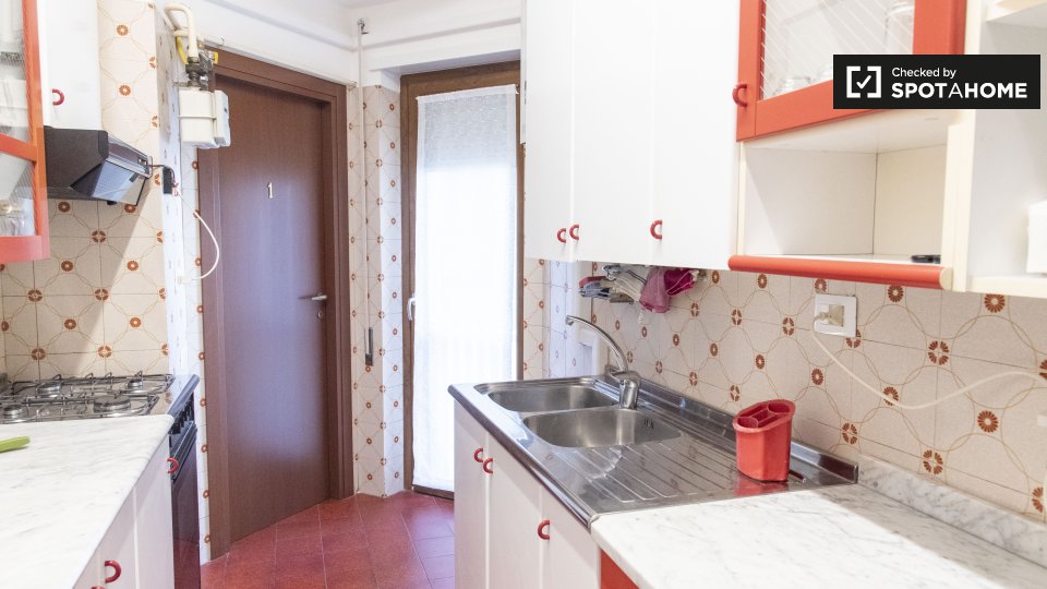 Immagine 14 di Camera condivisa in affitto  in Via Nomentana a Roma