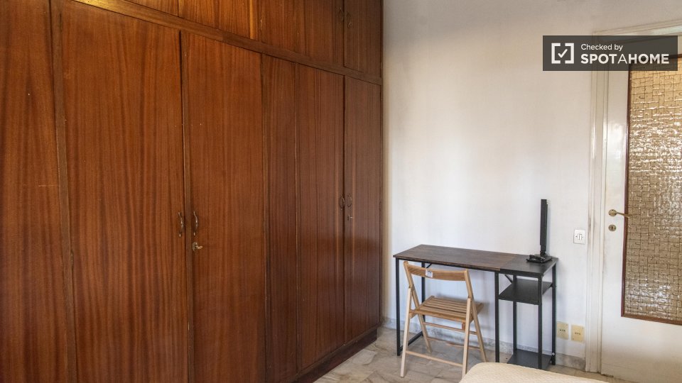 Immagine 13 di Camera condivisa in affitto  in Via dei Radiotelegrafisti a Roma