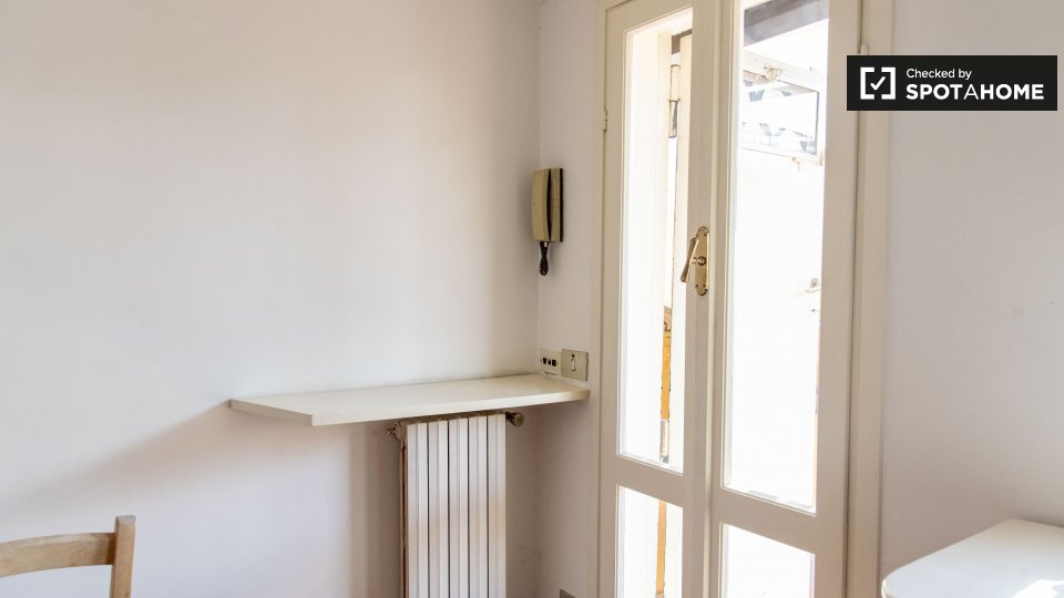 Immagine 5 di Appartamento in affitto  in Via del Pavone a Roma