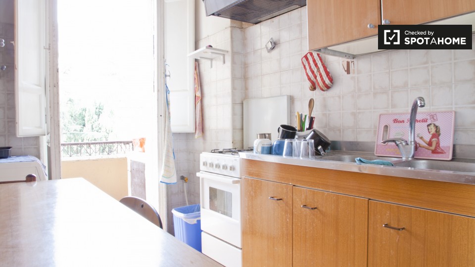 Immagine 8 di Camera condivisa in affitto  in Via Dacia a Roma