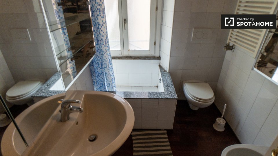 Immagine 16 di Appartamento in affitto  in Via Ascanio Sforza, 20136 Milano MI, Italy a Milano