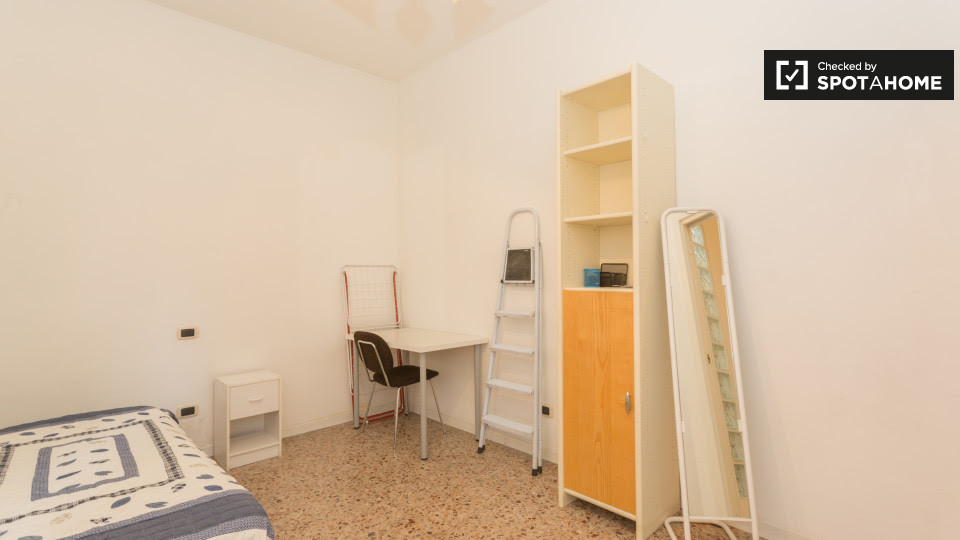 Immagine 2 di Camera condivisa in affitto  in Via Salasco a Milano