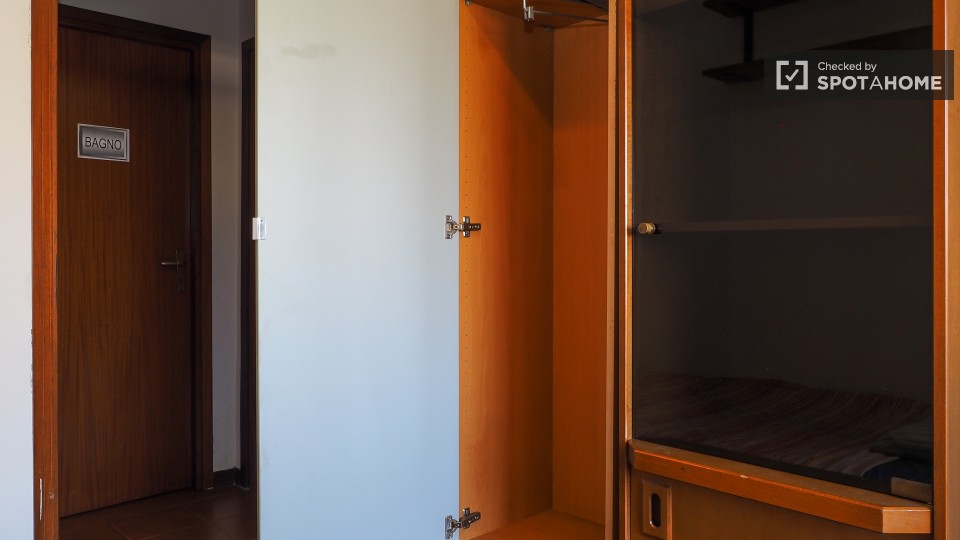Immagine 3 di Camera condivisa in affitto  in Via dei Missaglia a Milano