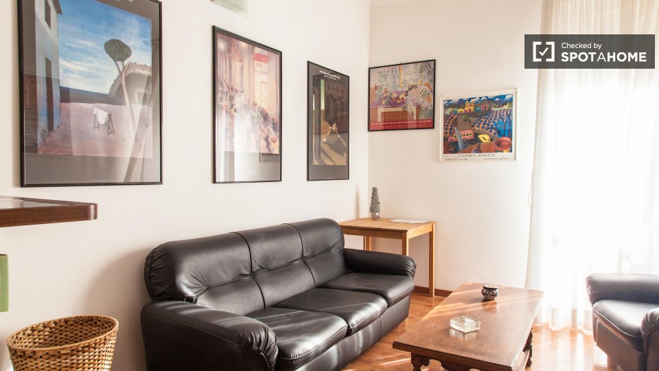 Immagine 15 di Camera condivisa in affitto  in Via del Fontanile Arenato a Roma