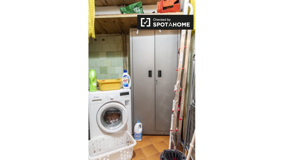 Immagine 18 di Camera condivisa in affitto  in Via Bartolomeo Colleoni a Roma