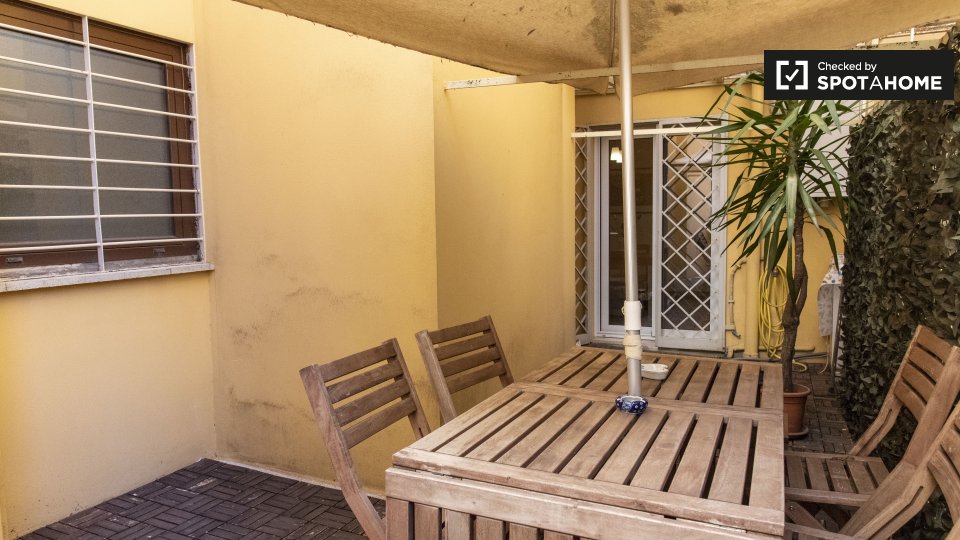 Immagine 19 di Camera condivisa in affitto  in Via Tigrè a Roma