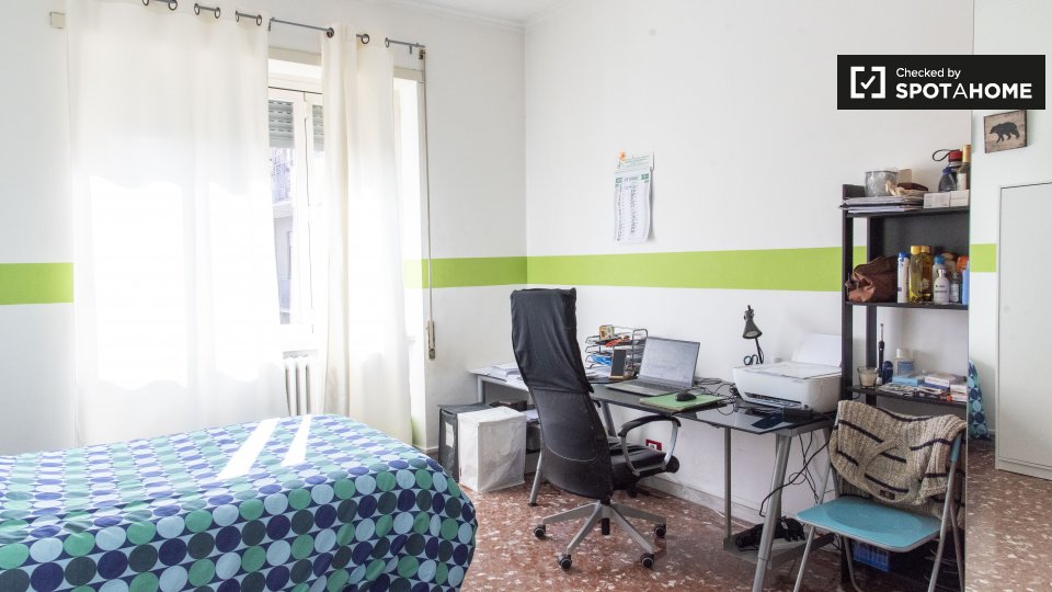 Immagine 18 di Camera condivisa in affitto  in Viale Palmiro Togliatti a Roma