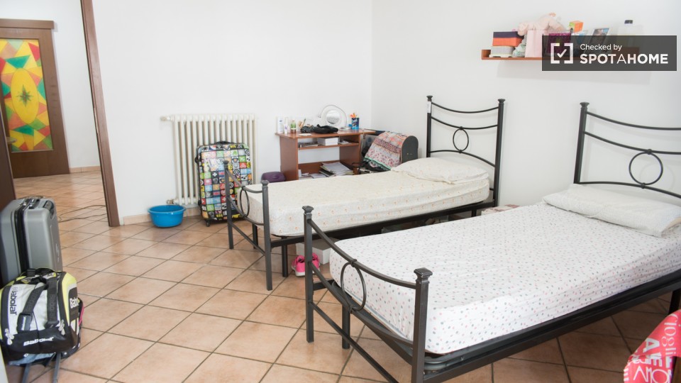 Immagine 12 di Camera condivisa in affitto  in Via Ostiense a Roma