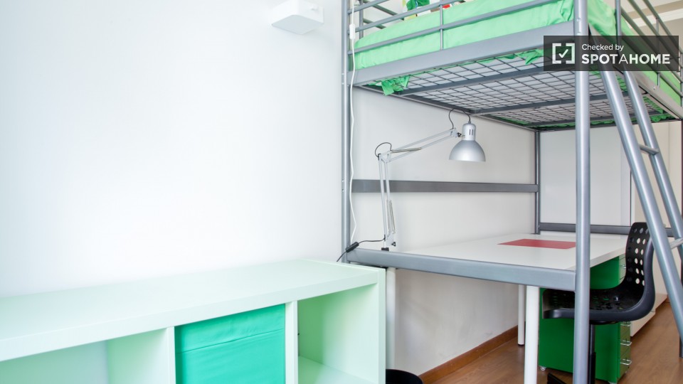 Immagine 4 di Camera condivisa in affitto  in Viale Libia a Roma