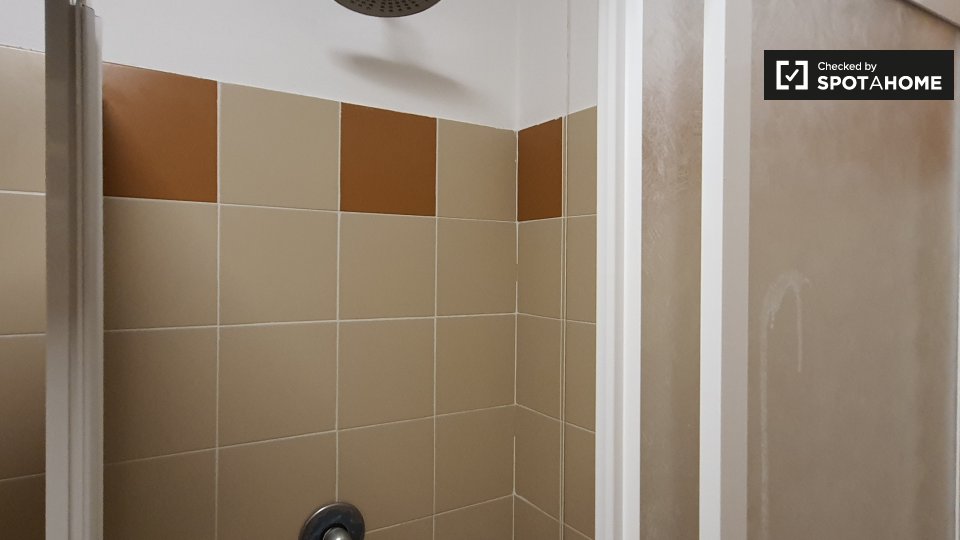 Immagine 13 di Camera condivisa in affitto  in Via Anton Giulio Barrili a Milano