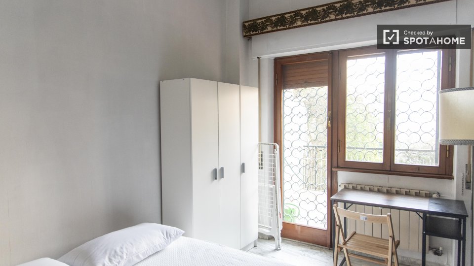 Immagine 8 di Camera condivisa in affitto  in Via dei Radiotelegrafisti a Roma