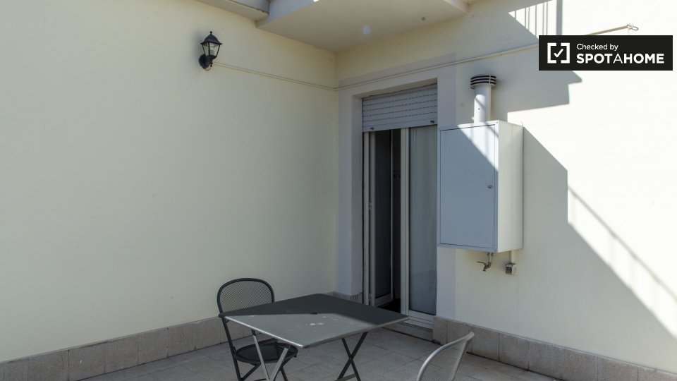 Immagine 14 di Camera condivisa in affitto  in Via Portuense a Roma