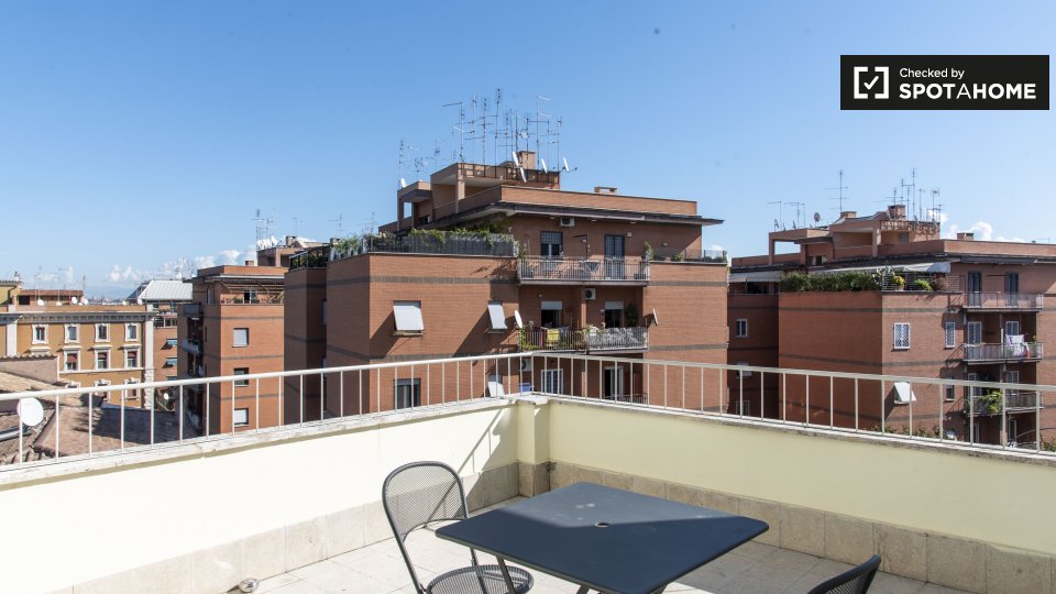 Immagine 12 di Camera condivisa in affitto  in Via Portuense a Roma