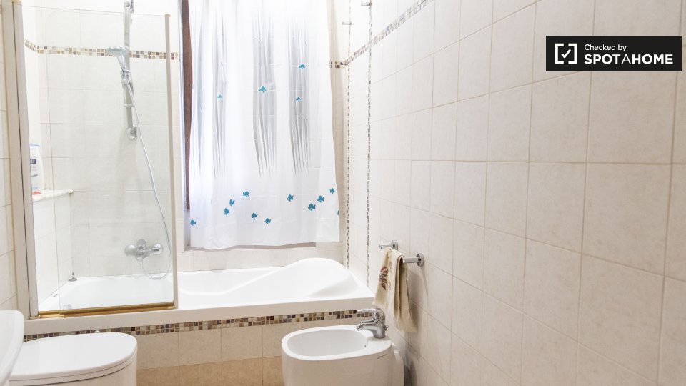 Immagine 11 di Camera condivisa in affitto  in Via Nomentana a Roma